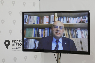 Prof. Jan Jacek Bruski podczas dyskusji z cyklu „Polityczne i prawne dylematy polskiej polityki zagranicznej w latach 1918–1945” – 12 kwietnia 2021. Fot. Piotr Życieński (IPN)