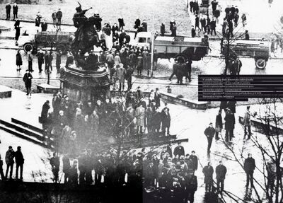 Strona z albumu „Gdański Grudzień ’70. Rekonstrukcja – dokumentacja – walka z pamięcią”