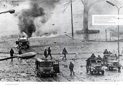 Strona z albumu „Gdański Grudzień ’70. Rekonstrukcja – dokumentacja – walka z pamięcią”