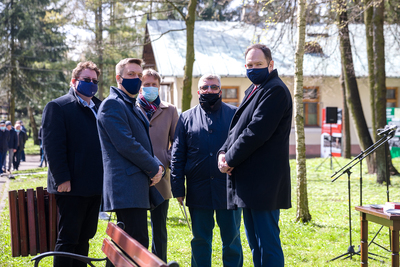 Na pierwszym planie wicedyrektor Archiwum IPN Mariusz Żuławnik i autor wystawy Paweł Zielony. Otwarcie wystawy „Rozkaz nr 00485...” – Pułtusk, 27 kwietnia 2021. Fot. Sławek Kasper (IPN)Otwarcie wystawy „Rozkaz nr 00485. Antypolska operacja NKWD na sowieckiej Ukrainie 1937–1938” – Pułtusk, 27 kwietnia 2021. Fot. Sławek Kasper (IPN)