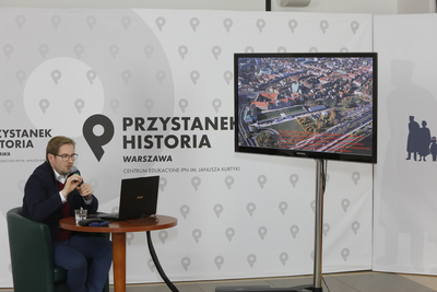 Wykład dr. hab. Piotra Majewskiego „Zamek Królewski w Warszawie” z cyklu „Polskie miasta wobec totalitaryzmów” – 2 maja 2021. Fot. Piotr Życieński (IPN)