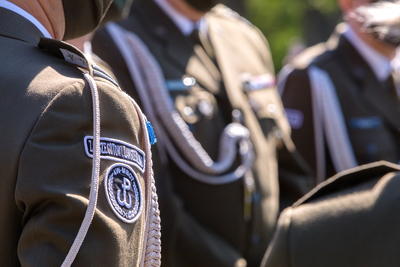 Przedstawiciele 4. Warmińsko-Mazurskiej Brygady Obrony Terytorialnej na powązkowskiej „Łączce” – 11 maja 2021. Fot. Sławek Kasper (IPN)