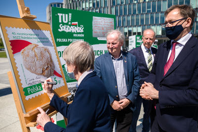 Prezentacja znaczka Poczty Polskiej poświęconego „Solidarności” rolniczej, wprowadzonego do obiegu w dniu 40. rocznicy rejestracji NSZZ RI „Solidarność” – Warszawa, 12 maja 2021. Fot. Sławek Kasper (IPN)