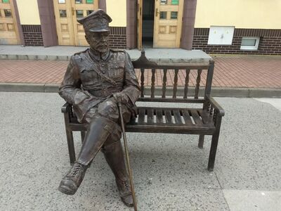 Pomnik – ławeczka gen. Józefa Hallera w Szczecinie, ufundowany przez IPN. Fot. Rafał Raniowski (IPN)