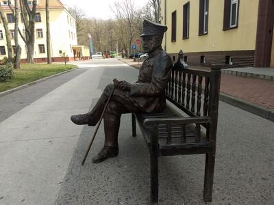 Pomnik – ławeczka gen. Józefa Hallera w Szczecinie, ufundowany przez IPN. Fot. Rafał Raniowski (IPN)