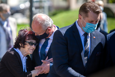 Uroczystości pod pomnikiem rtm. Witolda Pileckiego na warszawskim Żoliborzu, upamiętniające 120. rocznicę jego urodzin – 13 maja 2021. Fot. Sławek Kasper (IPN)