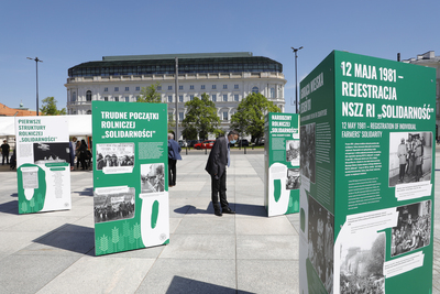 Otwarcie ogólnopolskiej wystawy IPN „TU rodziła się »Solidarność« rolników” – Warszawa, plac Marszałka Józefa Piłsudskiego, 12 maja 2021. Fot. Piotr Życieński (IPN)