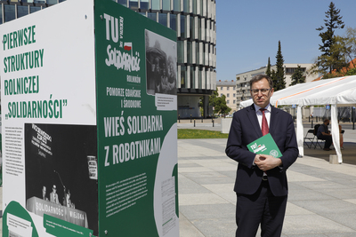 Otwarcie ogólnopolskiej wystawy IPN „TU rodziła się »Solidarność« rolników” – Warszawa, plac Marszałka Józefa Piłsudskiego, 12 maja 2021. Fot. Piotr Życieński (IPN)