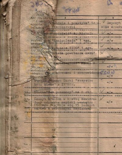 Fot. 5. Skanogram posklejanych i zniszczonych kart z akt zalanych z rozmazanymi zapisami odręcznymi i koloniami grzybów. AIPN Wr 18/57 t. 20, s. 25v.