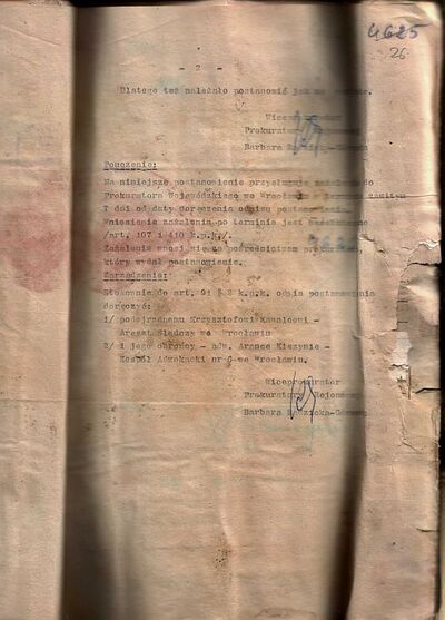 Fot. 7. Skanogram karty z akt zalanych - żółty papier, posklejany i zniszczony. AIPN Wr 18/57 t. 21, s. 26.