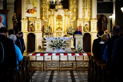 Pogrzeb 8 żołnierzy Wojska Polskiego poległych w obronie Fortu III w Pomiechówku w 1939 r. fot. MN/BUWiM