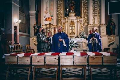 Pogrzeb 8 żołnierzy Wojska Polskiego poległych w obronie Fortu III w Pomiechówku w 1939 r. fot. MN/BUWiM