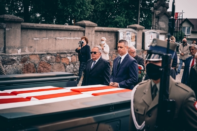 Pogrzeb 8 żołnierzy Wojska Polskiego poległych w obronie Fortu III w Pomiechówku w 1939 r. fot. MN/BUWiM