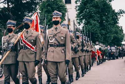 Pogrzeb 8 żołnierzy Wojska Polskiego poległych w obronie Fortu III w Pomiechówku w 1939 r. fot. MN/BUWiM
