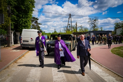 Pogrzeb 8 żołnierzy Wojska Polskiego poległych w obronie Fortu III w Pomiechówku w 1939 r. fot. MN/BUWiM