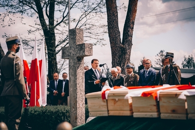 Pogrzeb 8 żołnierzy Wojska Polskiego poległych w obronie Fortu III w Pomiechówku w 1939 r. fot. MN/BUWiM