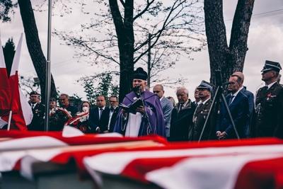 Pogrzeb 8 żołnierzy Wojska Polskiego poległych w obronie Fortu III w Pomiechówku w 1939 r. fot. MN/BUWiM
