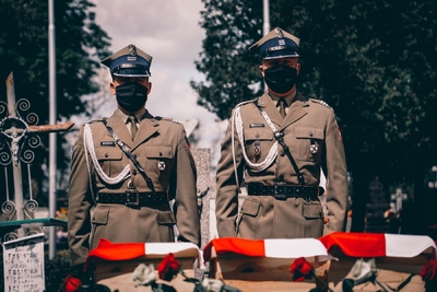 Pogrzeb 8 żołnierzy Wojska Polskiego poległych w obronie Fortu III w Pomiechówku w 1939 r. fot. MN/BUWiM