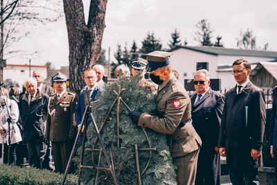 Pogrzeb 8 żołnierzy Wojska Polskiego poległych w obronie Fortu III w Pomiechówku w 1939 r. fot. MN/BUWiM