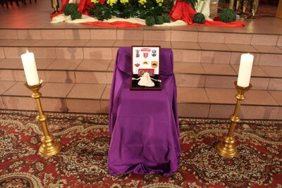 Ziemia z Polskiego Cmentarza Wojennego na Monte Cassino. Fot. Michał Sobociński