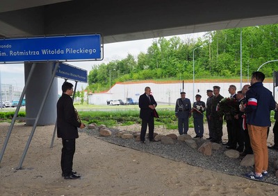 Znicze zapalono także na rondzie Rotmistrza Witolda Pileckiego. Fot. Facebook.com/MiastoLublin