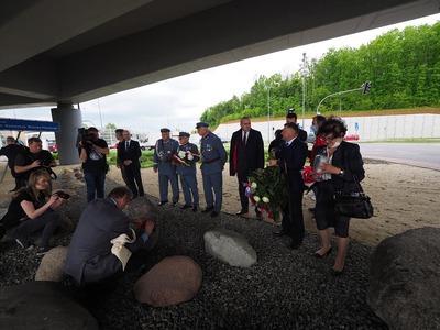 Znicze na rondzie Rotmistrza Witolda Pileckiego. Fot. Facebook.com/MiastoLublin