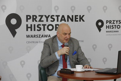 Dr Sławomir Dębski. Dyskusja „II wojna światowa – zbrodnia i kara w polskiej myśli prawniczej” – 31 maja 2021. Fot. Piotr Życieński (IPN)