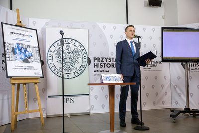 Paweł Błażewicz (BPiKS IPN), prowadzący konferencję inaugurującą portal opowiedziane.ipn.gov.pl – 8 czerwca 2021. Fot. Sławek Kasper (IPN)
