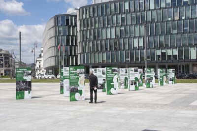 Wystawa „TU rodziła się »Solidarność« rolników” na placu Marszałka Piłsudskiego w Warszawie w 2021 r. Fot. IPN