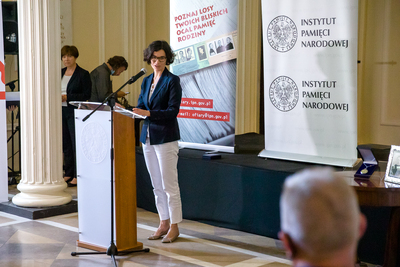 Floriane Azoulay, dyrektor Arolsen Archives. Otwarcie wystawy „#StolenMemory – Skradziona Pamięć” i uroczyste przekazanie pamiątki po byłym więźniu obozów koncentracyjnych – Franciszku Czaplickim – Warszawa, 14 czerwca 2021. Fot. Sławek Kasper (IPN)