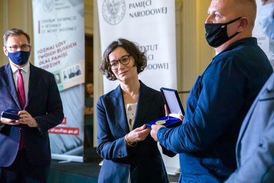 Otwarcie wystawy „#StolenMemory – Skradziona Pamięć” i uroczyste przekazanie pamiątki po byłym więźniu obozów koncentracyjnych – Franciszku Czaplickim – Warszawa, 14 czerwca 2021. Fot. Sławek Kasper (IPN)