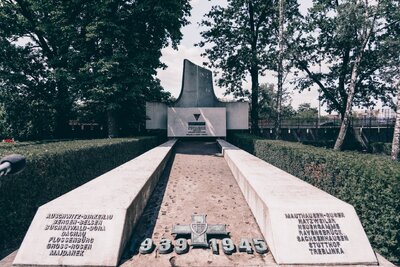 Obchody Narodowego Dnia Pamięci Ofiar Niemieckich Nazistowskich Obozów Koncentracyjnych i Obozów Zagłady – Warszawa, Cmenatrz Wojskowy na Powązkach, fot. MN/BUWiM