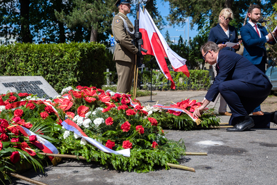 Uroczystości pod Pomnikiem – Mauzoleum Ofiar Obozów Koncentracyjnych na Cmentarzu Wojskowym na Powązkach – Warszawa, 14 czerwca 2021. Fot. Sławek Kasper (IPN)