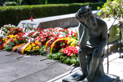 Uroczystości pod Pomnikiem – Mauzoleum Ofiar Obozów Koncentracyjnych na Cmentarzu Wojskowym na Powązkach – Warszawa, 14 czerwca 2021. Fot. Sławek Kasper (IPN)