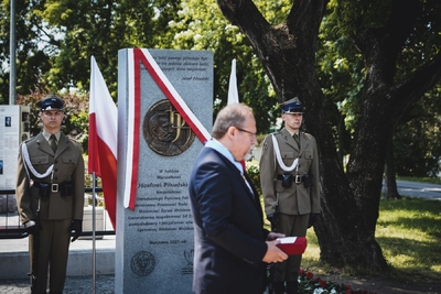 Święto Centralnej Biblioteki Wojskowej, odsłonięcie tablicy upamiętniającej Marszałka Józefa Piłsudskiego – fot. MN/BUWiM
