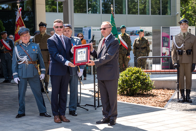 Święto Centralnej Biblioteki Wojskowej, odsłonięcie tablicy upamiętniającej Marszałka Józefa Piłsudskiego – 16 czerwca 2021. Fot. Sławek Kasper (IPN)