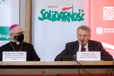 Uroczystość wręczenia nagrody im. ks. bp. Romana Andrzejewskiego Niezależnemu Samorządnemu Związkowi Zawodowemu Rolników Indywidualnych „Solidarność" – 17 czerwca 2021. Fot. Sławek Kasper (IPN)