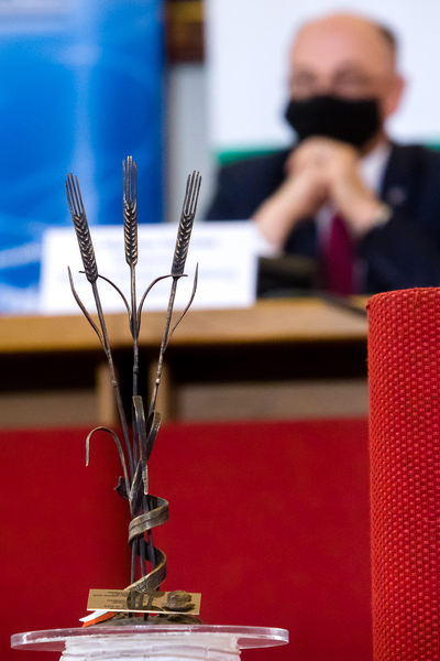 Uroczystość wręczenia nagrody im. ks. bp. Romana Andrzejewskiego Niezależnemu Samorządnemu Związkowi Zawodowemu Rolników Indywidualnych „Solidarność" – 17 czerwca 2021. Fot. Sławek Kasper (IPN)