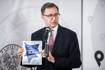 Prezes IPN dr Jarosław Szarek podczas konferencji prasowej „Giganci nauki PL ”w Centrum Edukacyjnym IPN „Przystanek Historia” – 22 czerwca 2021. Fot. Sławek Kasper (IPN)