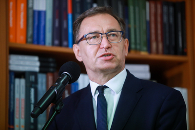 Prezes IPN dr Jarosław Szarek podczas briefingu poświęconego obcojęzycznym publikacjom IPN w 65. rocznicę Czerwca ’56 – 24 czerwca 2021. Fot. Sławek Kasper (IPN)