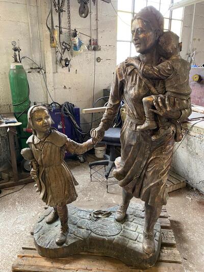 Pomnik Ireny Sendlerowej w pracowni rzeźbiarskiej. Fot. ze zbiorów IPN