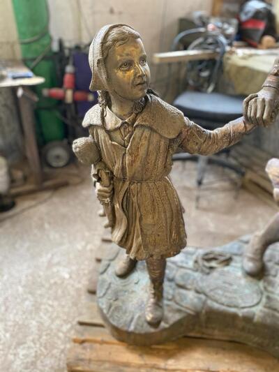 Pomnik Ireny Sendlerowej w pracowni rzeźbiarskiej. Fot. ze zbiorów IPN