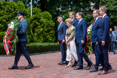 Uroczyste odsłonięcie pomnika Jana Rodowicza „Anody” na dziedzińcu Ministerstwa Sprawiedliwości w Warszawie – 24 czerwca 2021. Fot. Sławek Kasper (IPN)
