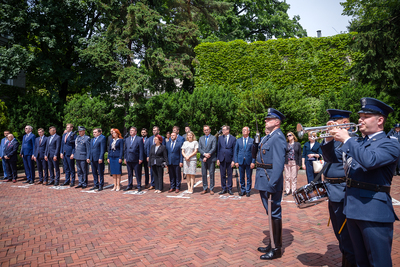 Uroczyste odsłonięcie pomnika Jana Rodowicza „Anody” na dziedzińcu Ministerstwa Sprawiedliwości w Warszawie – 24 czerwca 2021. Fot. Sławek Kasper (IPN)