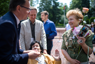 Uroczyste odsłonięcie pomnika Jana Rodowicza „Anody” na dziedzińcu Ministerstwa Sprawiedliwości w Warszawie – 24 czerwca 2021. Fot. Sławek Kasper (IPN)