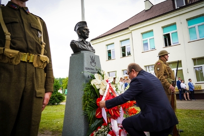 Uroczystości odsłonięcia pomnika gen. Władysława Andersa – Nowe, 25 czerwca 2021. Fot. Mateusz Niegowski (IPN)