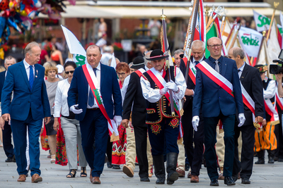 Uczestnicy uroczystości z okazji 40. rocznicy rejestracji NSZZ Rolników Indywidualnych „Solidarność” –  Warszawa, 27 czerwca 2021. Fot. Sławek Kasper (IPN)