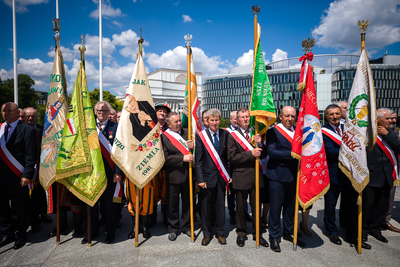 Złożenie wieńców przy Grobie Nieznanego Żołnierza – 27 czerwca 2021. Fot. Sławek Kasper (IPN)