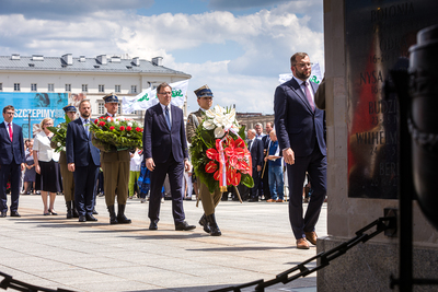 Złożenie wieńców przy Grobie Nieznanego Żołnierza – 27 czerwca 2021. Fot. Sławek Kasper (IPN)
