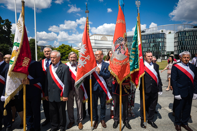 Złożenie wieńców przy Grobie Nieznanego Żołnierza – 27 czerwca 2021. Fot. Sławek Kasper (IPN)